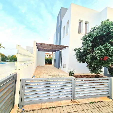 Luxury Azure וילה לרנקה